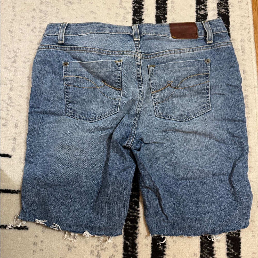 DKNY Jeans with Brown Leather Patch - Picture 2 of 5